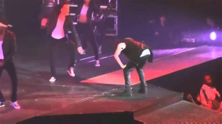 Justin Bieber Throws Up on Stage!